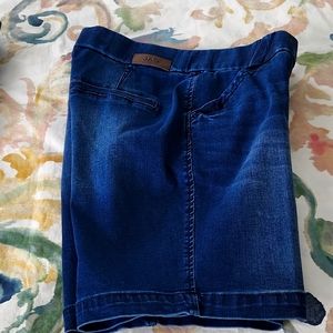 7" Size 6 Jag Shorts